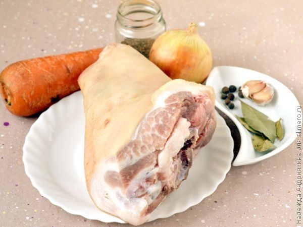 Рулька с хрустящей корочкой в духовке рецепт